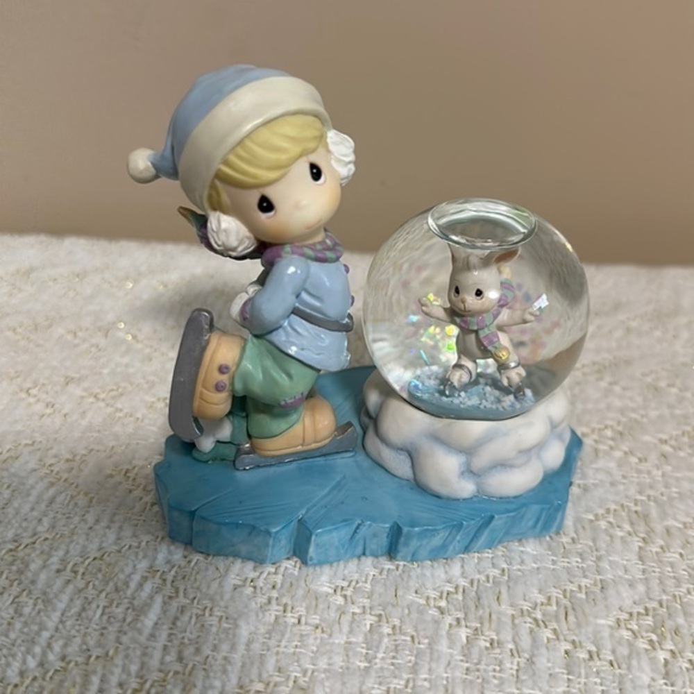 Precious Moments Ice Skating mini Snowglobe 1999